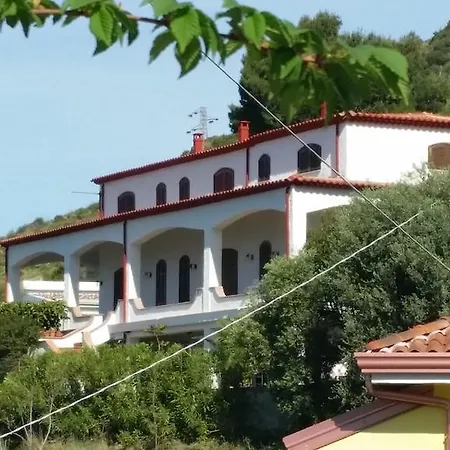 Contrada Lago 3 Apartment